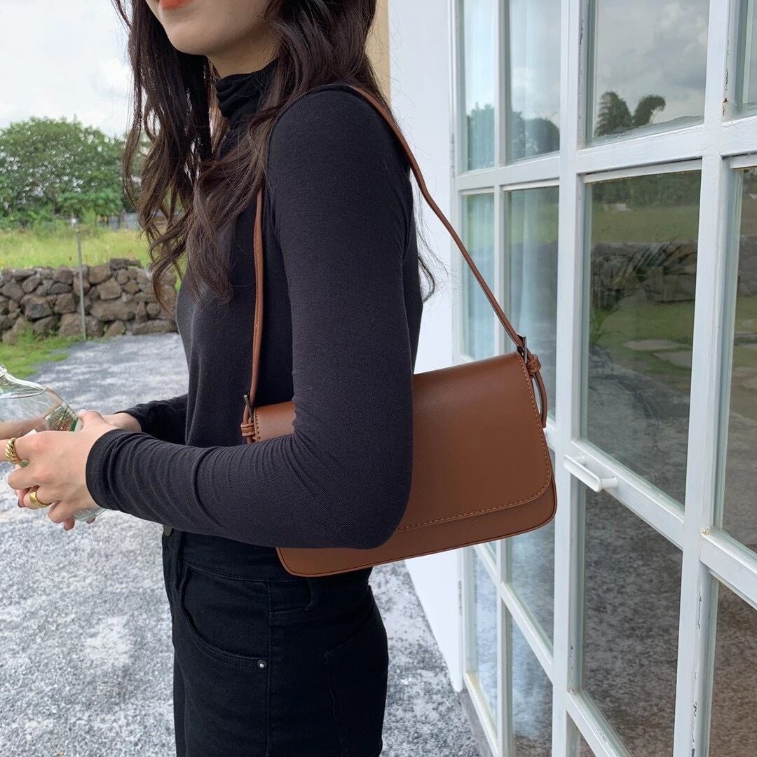 シンプルショルダーバッグ