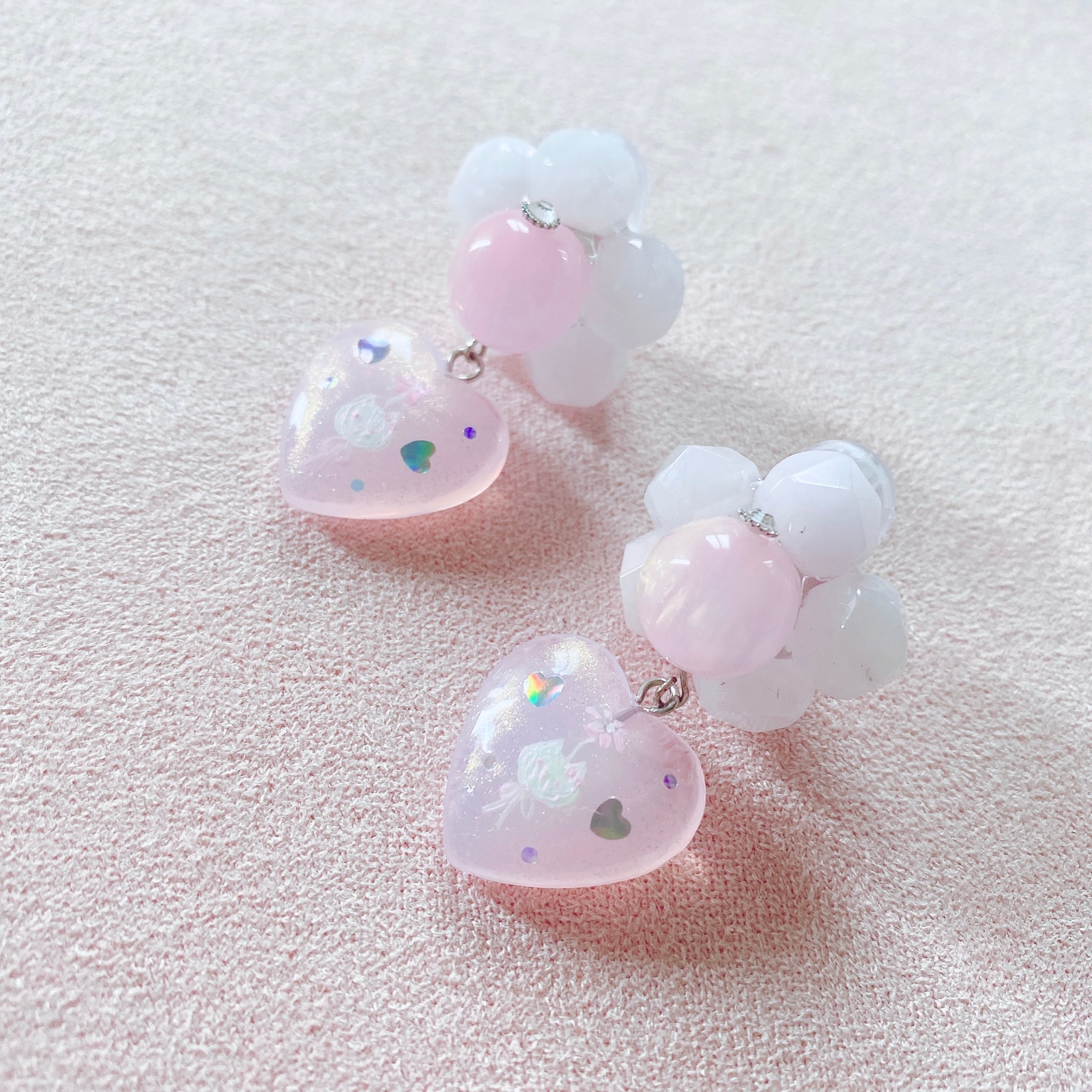 My Little Kittie ꙳ 天然石×handpaint 耳飾り (ホワイト系)