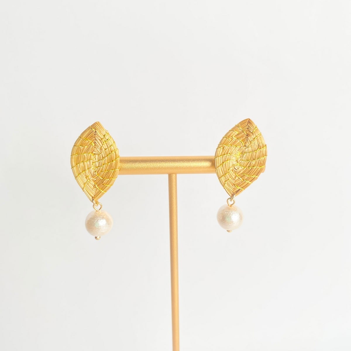 【ビオジュエリー】 黄金の草 カッピンドウラード ピアス&イヤリング 直結リーフコットンパール