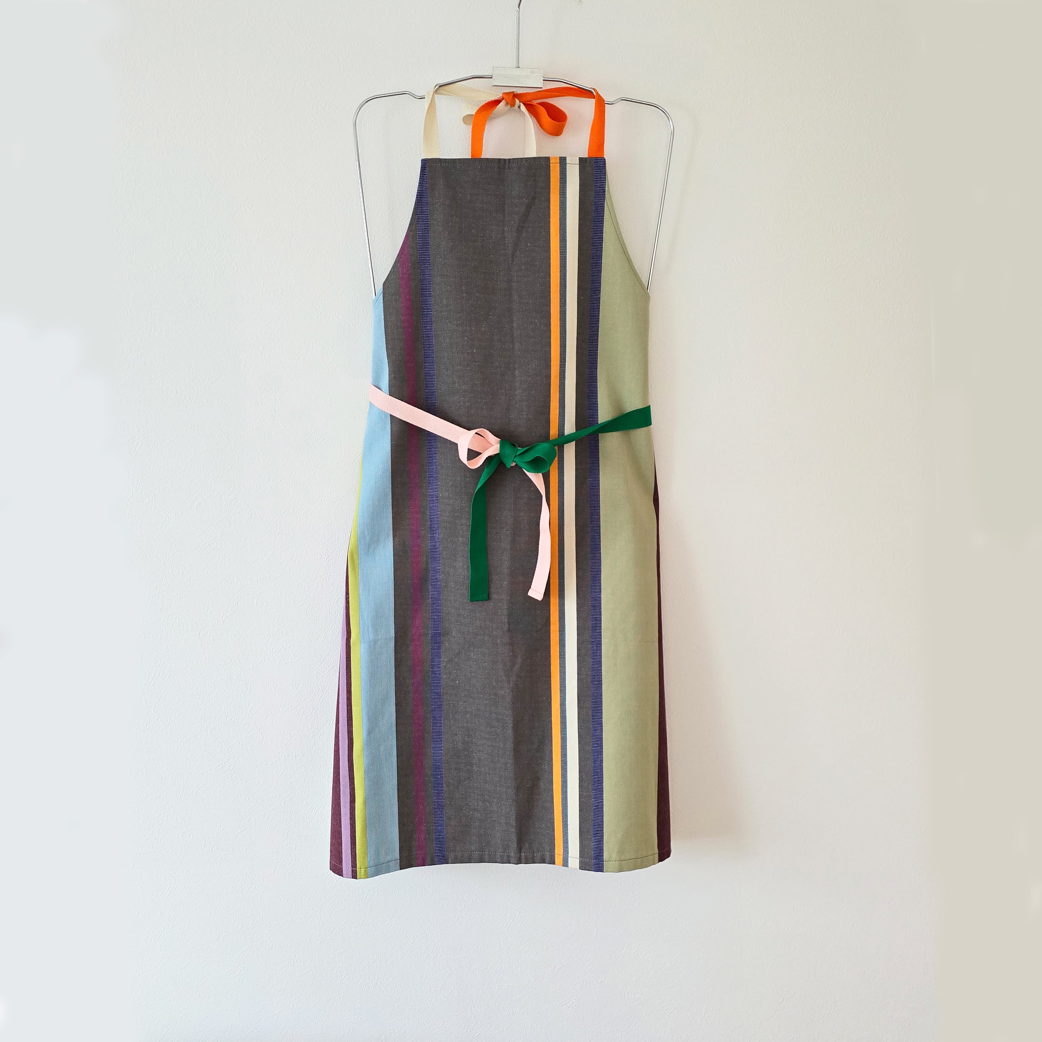 【英デッドストック生地使用】ストライプ エプロン|バイカラー紐がおしゃれ|マテリアカーサ オリジナル