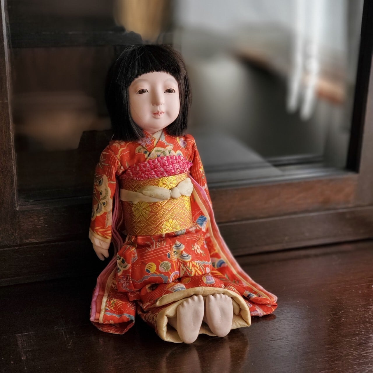 三っ折れ人形古い市松人形　刺繍の着物の女の子　壽印