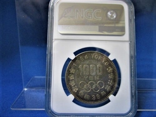 昭和39年 東京オリンピック記念 千円銀貨 珍しい五重塔ラベル【NGC 64