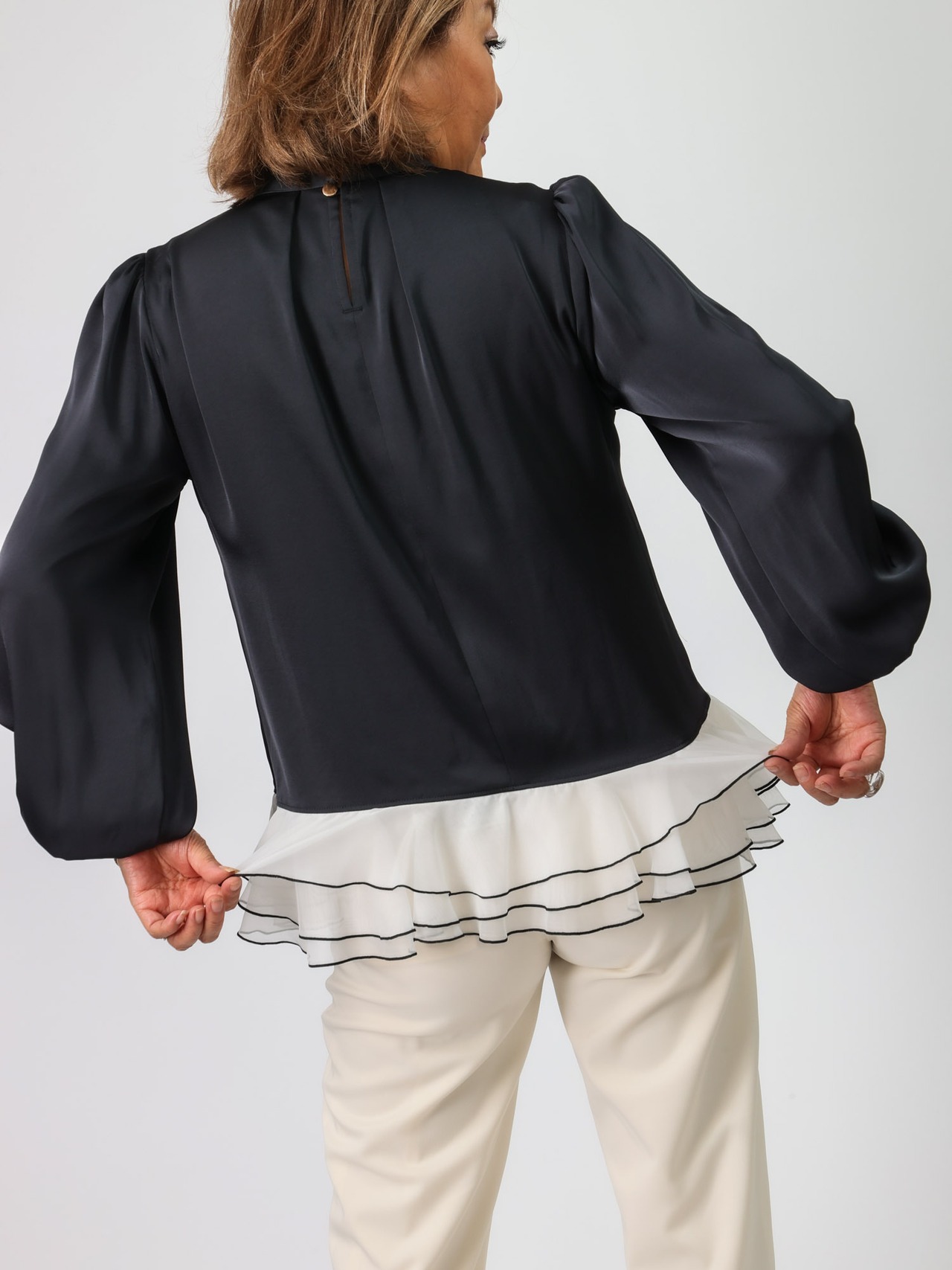 BEATRICE(サテン＆裾シアーブラウス）