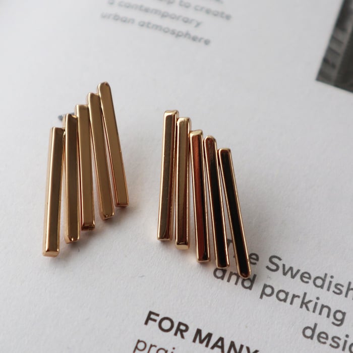 (Y)【12月下旬】幾何学ラインデザインピアス