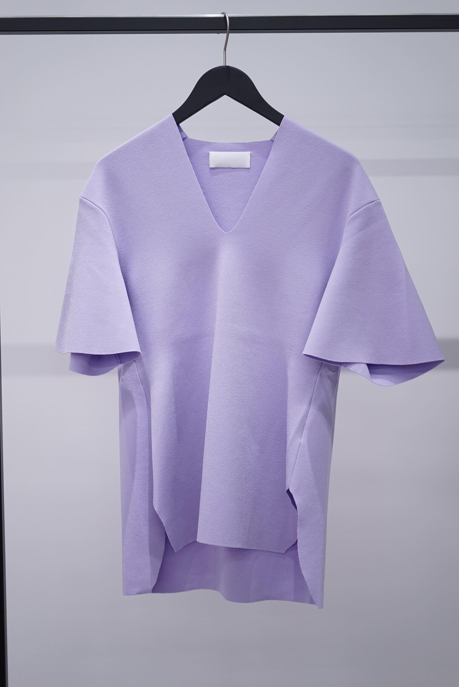Mame Kurogouchi / Milano Ribbed V-Neck Top (PURPLE / BLACK
