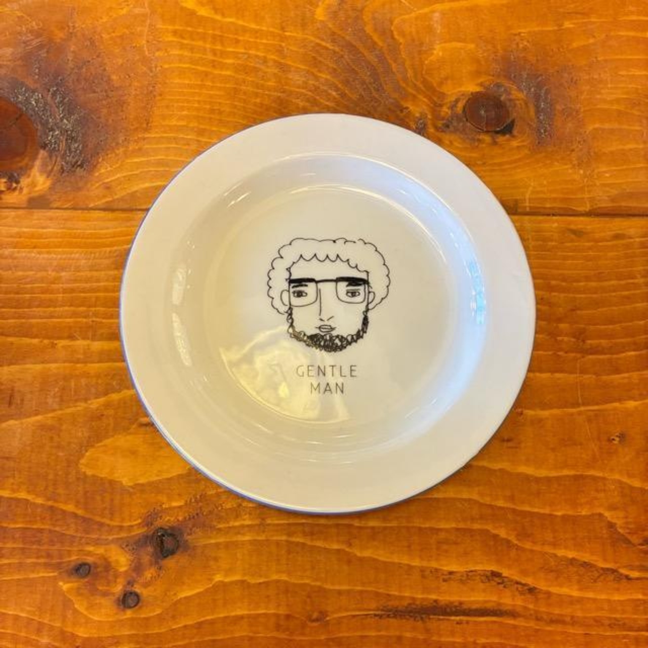 Mino Ennui Plate M, 2 Types: Gentle Man and Lady. Available in two varieties. Suitable for Japanese and Western cuisine. Microwave and dishwasher safe.