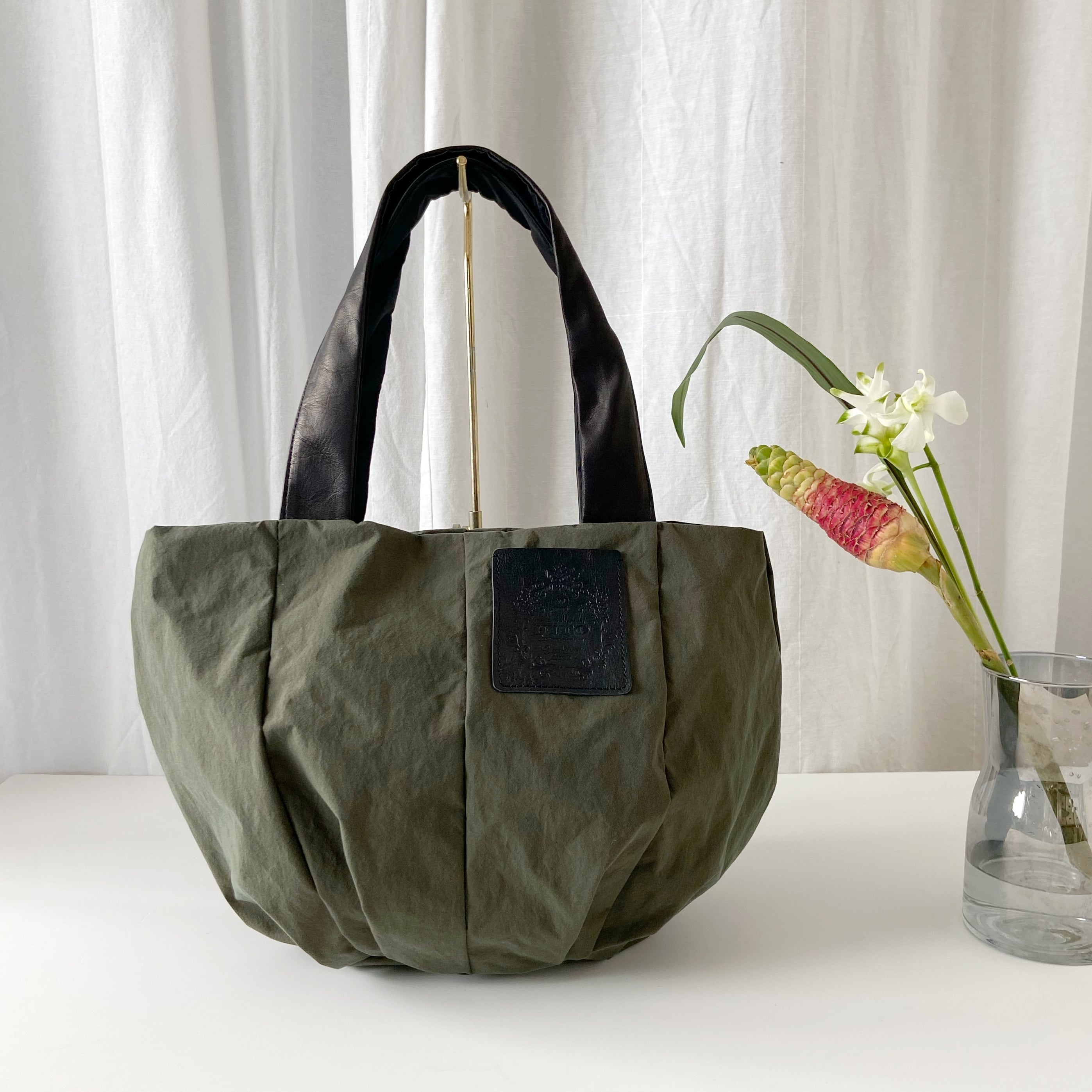 ふわふわナイロン＊撥水素材＊トートバッグ＊A4サイズ収納＊軽量