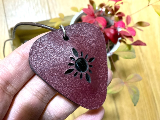 黒曜石×本革ペンダント【太陽デザイン】