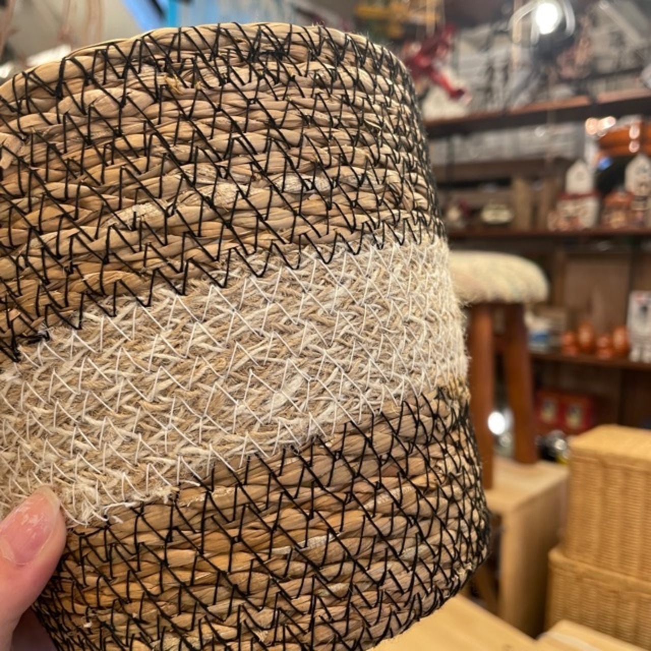 Bangladesh Basket conical stripe monochrome S / バングラデシュ バスケット コニカル モノトーン 収納カゴ リビング収納 ナチュラル ハンドメイド 手作り 天然素材 インテリア雑貨 編みかご 小物入れ ギフト プレゼント シンプル 白黒