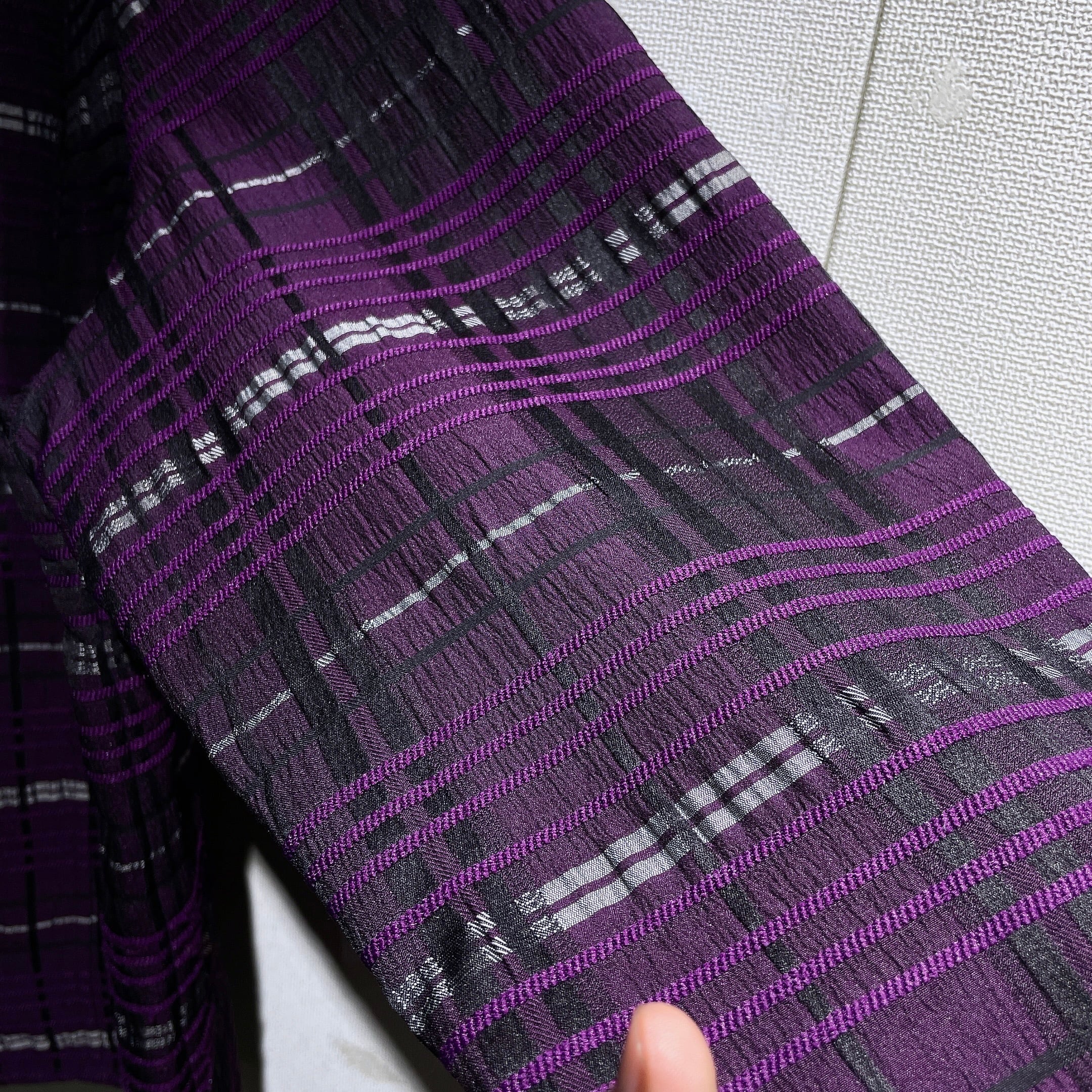 Bewitching Beautiful purple × solid embbossed Design full zip jacket