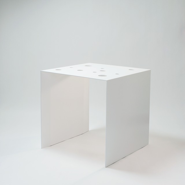 ターブル・プリエ (白)- Table Pliée (White)