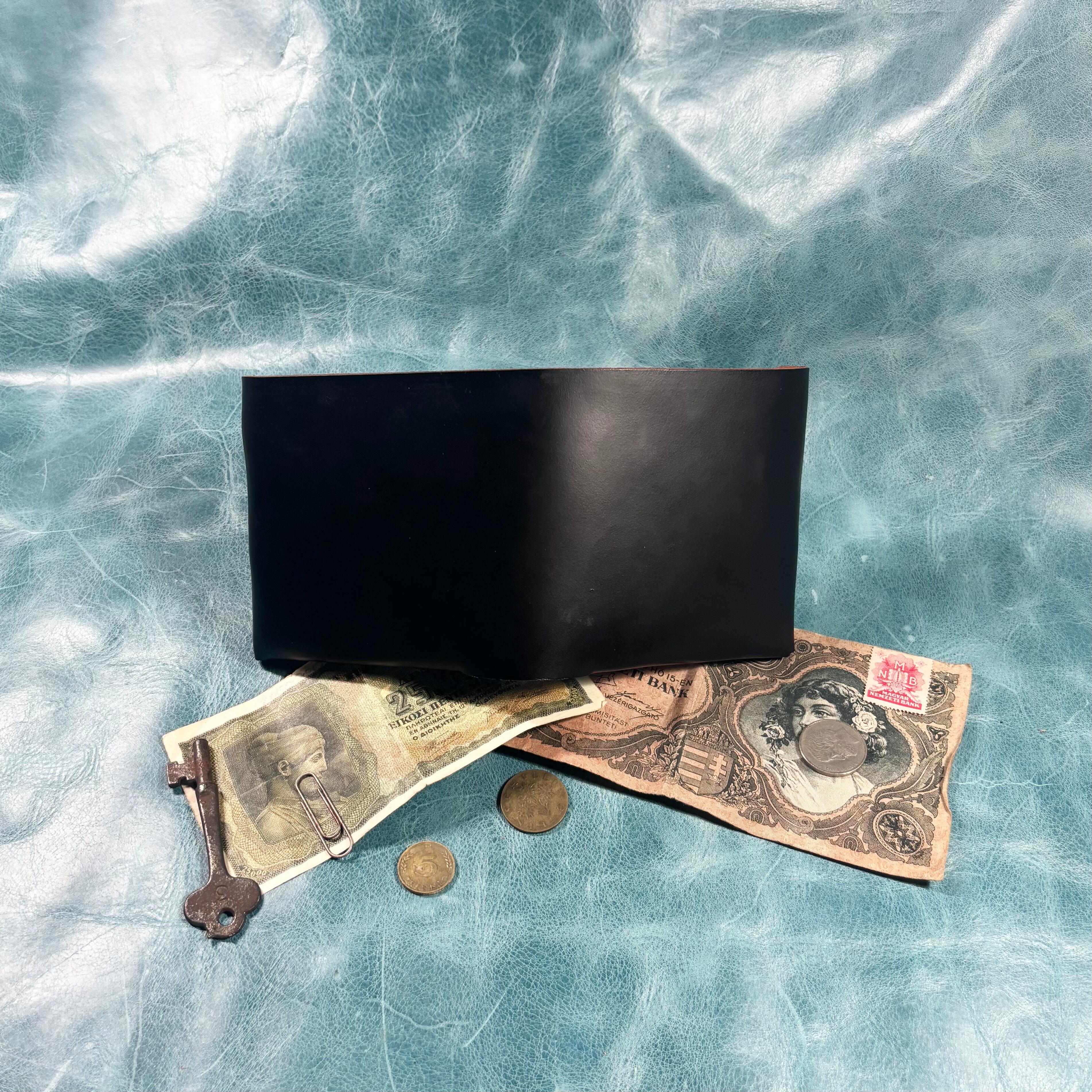 ハンドメイド　二つ折り　革財布　ステアハイド　黒色　真鍮　cx-hw-000re cx-hw-000re | Pay ID