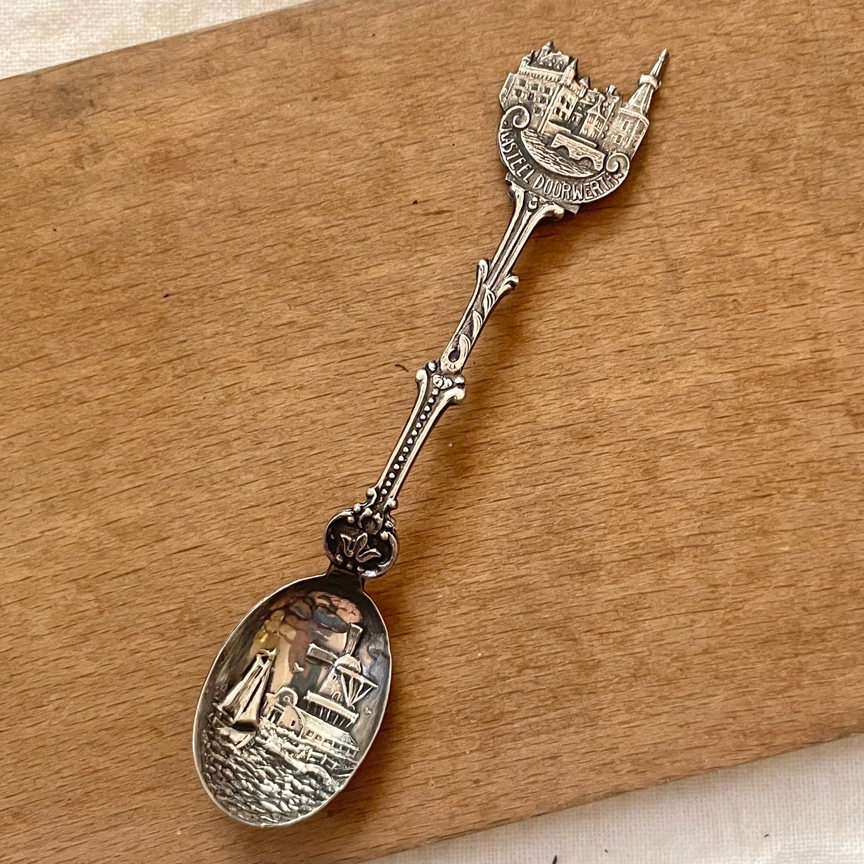 城と風車のある風景のティースプーン