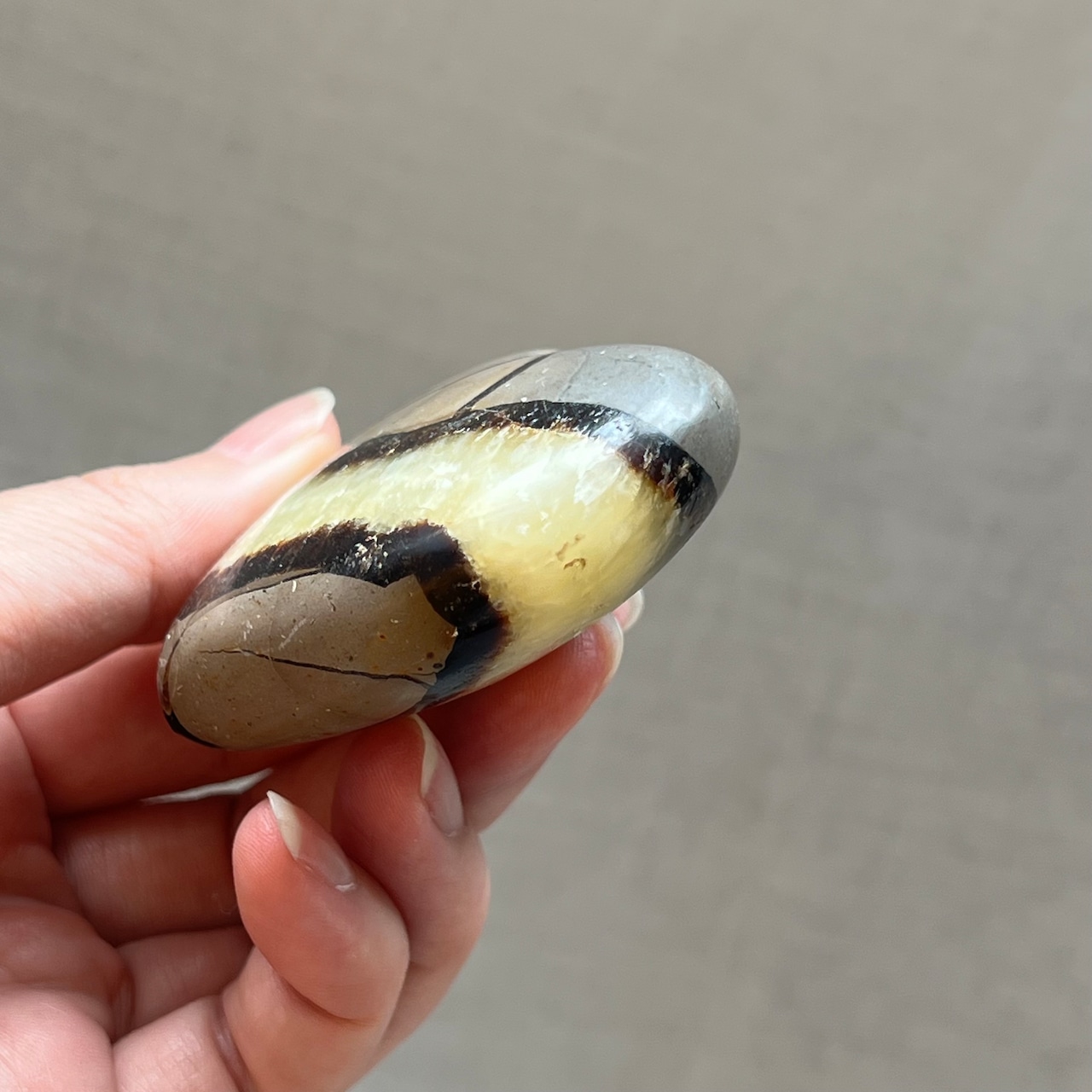 セプタリアン*ハート0633*天然石カービング*天然石インテリア*置き物