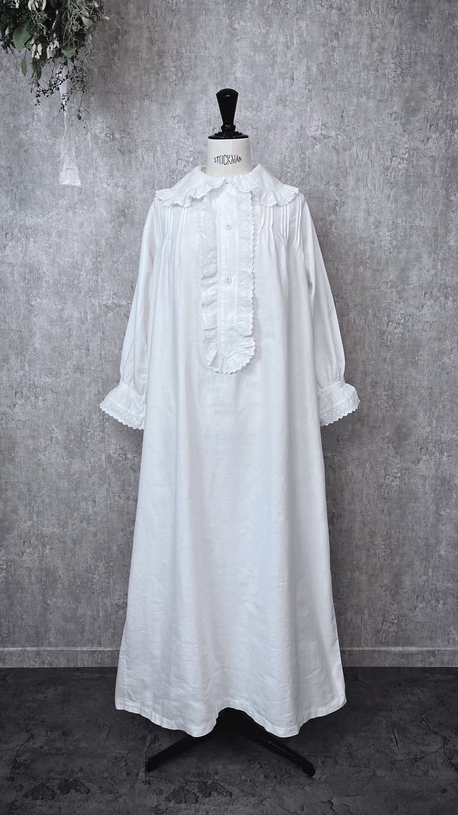 1900年代初頭 イギリス 刺繍されたレースが美しい、柔らかな