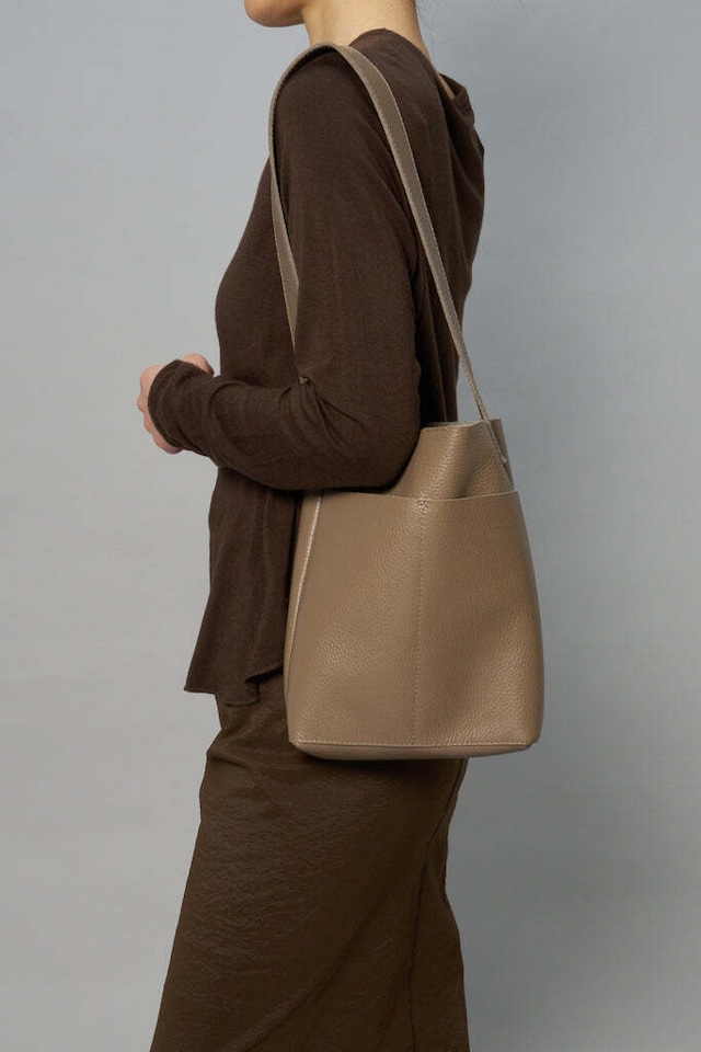 _Fot - pocket shoulder bag：Taupe｜カウレザー／ショルダーバッグ／フロントポケット／0901b