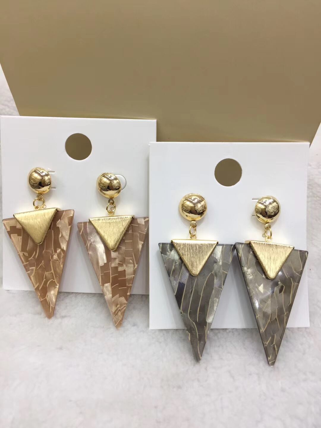 トライアングルピアス