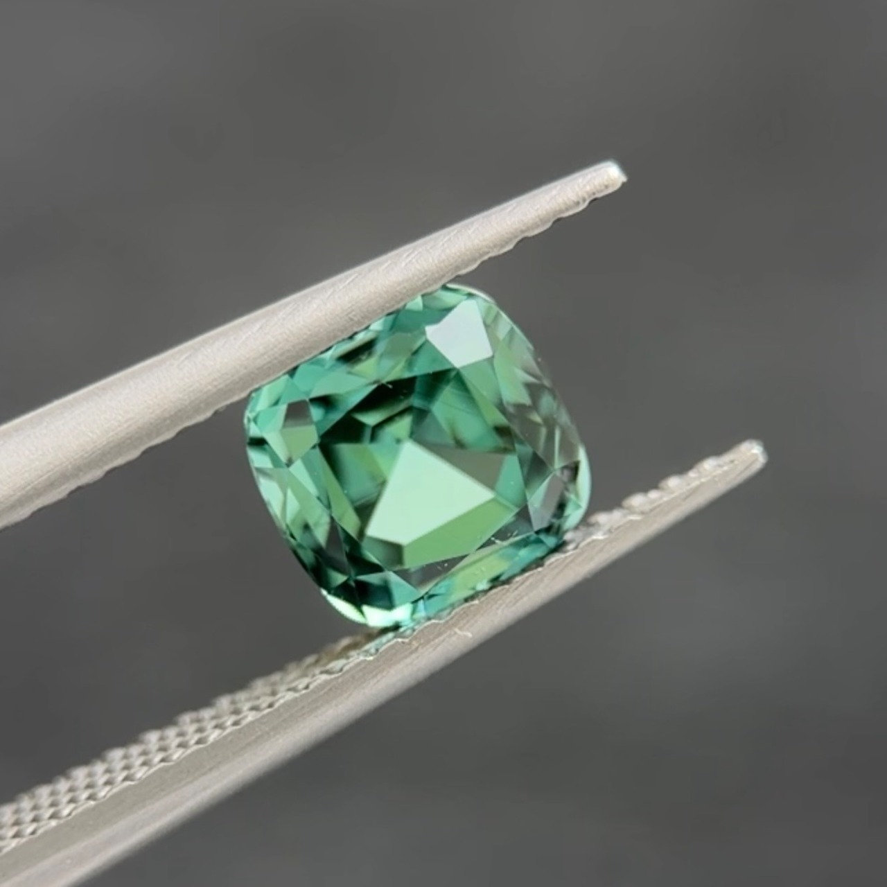 シーフォームトルマリン 6.6×6.6mm, 1.51ct, ナミビア産