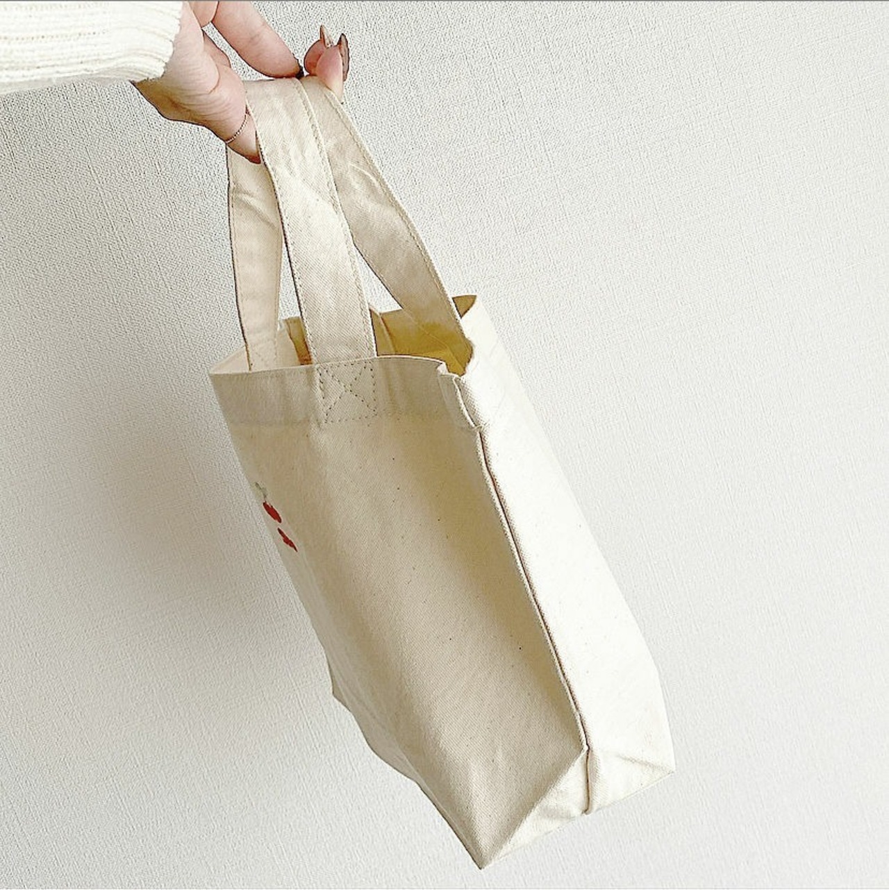 チェリー柄キャンバストート 日本製 名入れ無料 ランチトート ランチバッグ 名入れ 出産祝い プレゼント 名前入り キャンバス レディース ママ トート キャンバストート 母の日 刺繍 ギフト お揃い 親子 おそろ インスタ映え 通勤 通学 エコバッグ さくらんぼ