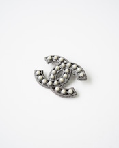 〈CHANEL〉CC Mark Pearl Brooch 2014SS