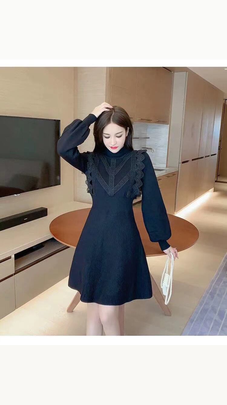 膝丈ニットワンピース