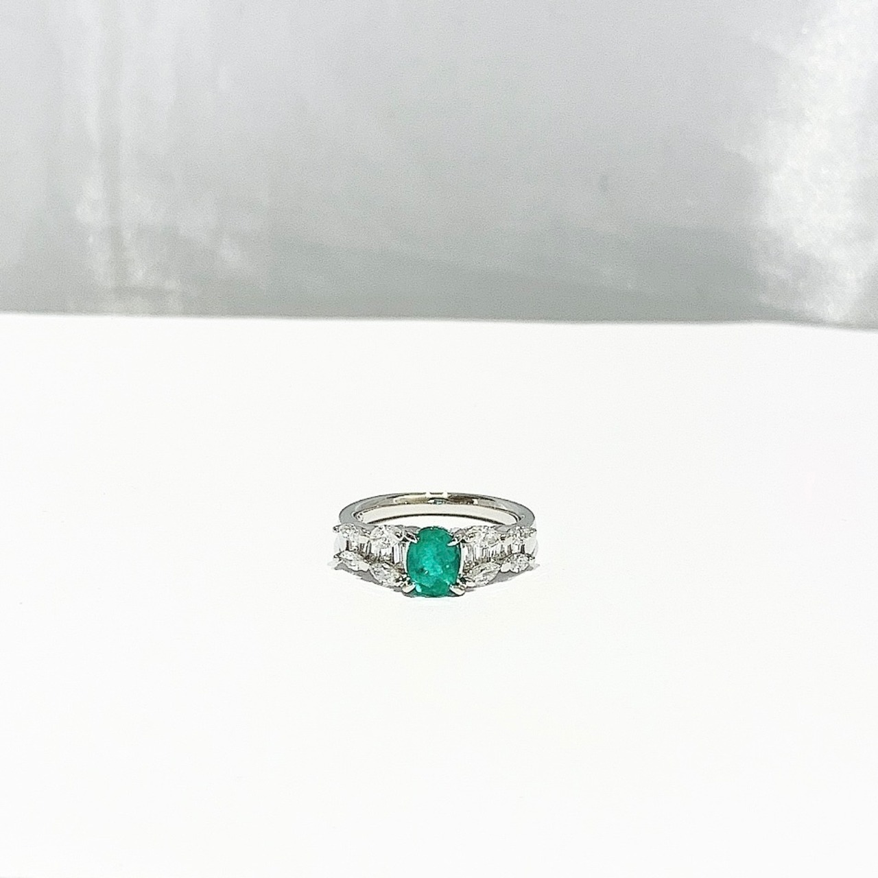 天然エメラルド0.659ct 天然ダイヤモンド0.6ct PT900 リング 鑑別書付 