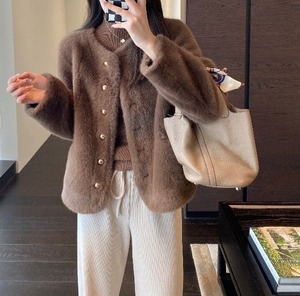 ゴールドボタン ショート丈 総ファー ジャケット コート レディース トップス アウター 上着 羽織 ノーカラーコート ショート 長袖 ラウンドネック 襟なし ノーカラー もこもこ ふわふわ 前開き ボタン ファー かわいい 大人可愛い きれいめ シンプル カジュアル 上品 おしゃれ 無地 春 秋 冬 ママ 通勤 学生 学校 通学 デート お出かけ 旅行 公園 女子会 休日 重ね着 暖かい 体型カバー 普段使い 着回し ゆったり フリーサイズ 黒 ブラック ミルキーホワイト チョコレートブラウン