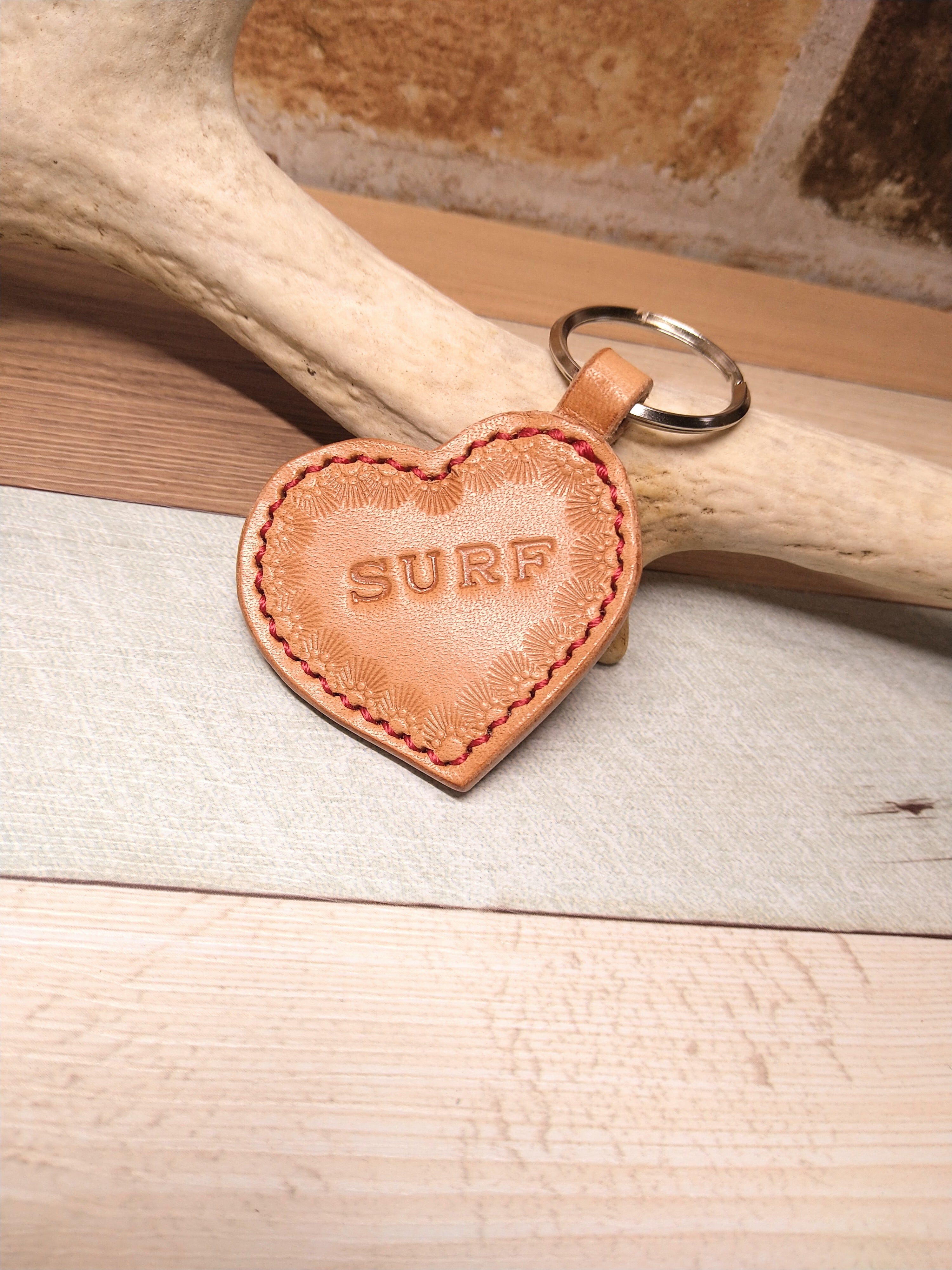 ハート型のレザーキーホルダー!お名前刻印オーダー