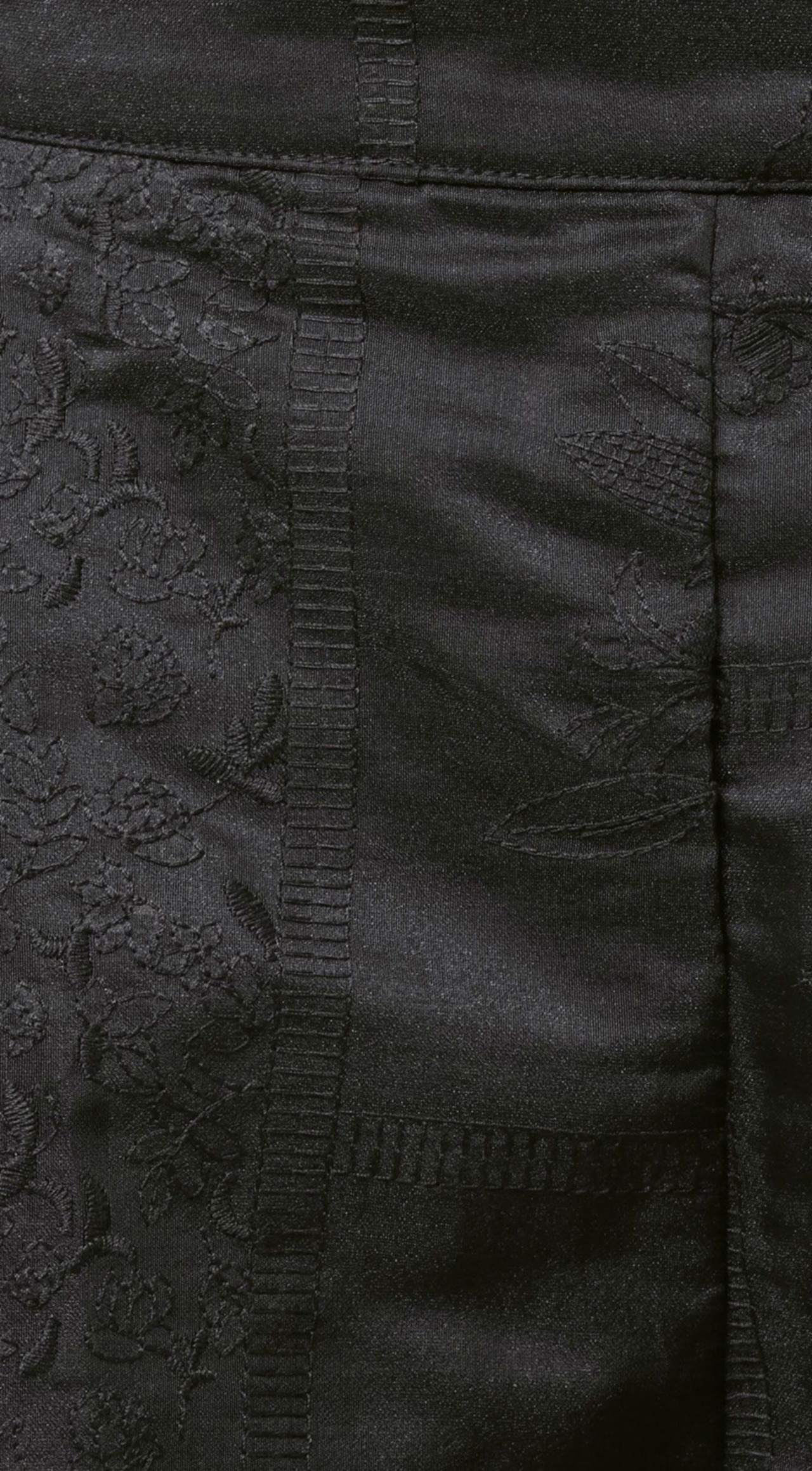 Tucked Lace Shorts / BLACK - 9