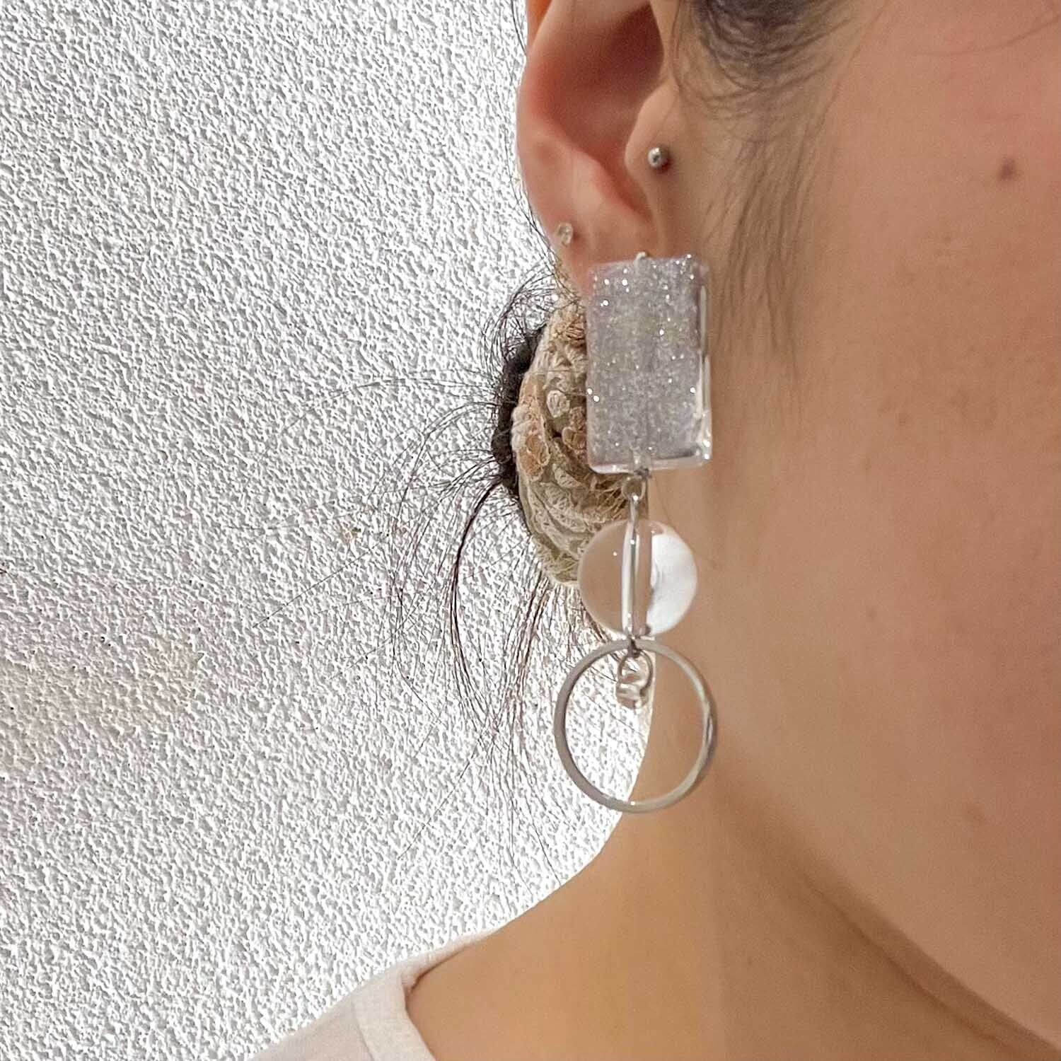 クリアとシルバーのビーズの〈ピアス/イヤリング〉 | Dua-アクセサリー