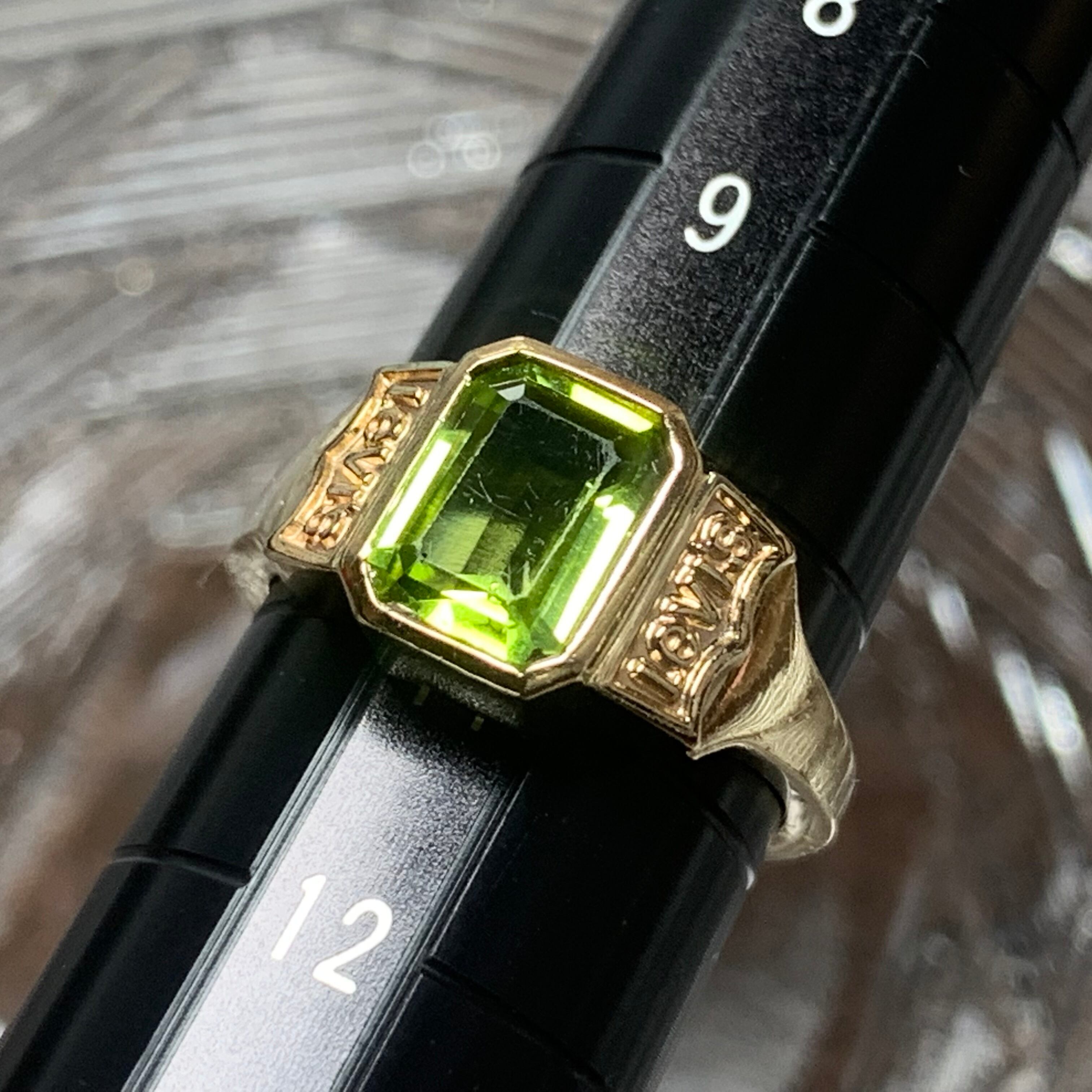 VINTAGE TIFFANY & CO. × Levi's Peridot 14K Gold Award Ring