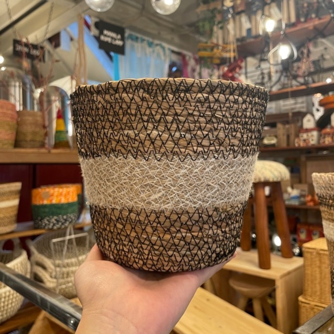 Bangladesh Basket conical stripe monochrome S / バングラデシュ バスケット コニカル モノトーン 収納カゴ リビング収納 ナチュラル ハンドメイド 手作り 天然素材 インテリア雑貨 編みかご 小物入れ ギフト プレゼント シンプル 白黒