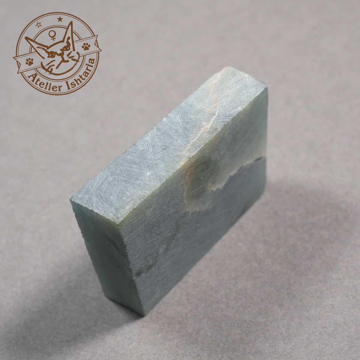 グアテマラ翡翠　黒翡翠　原石 グアテマラ翡翠 黒翡翠 原石