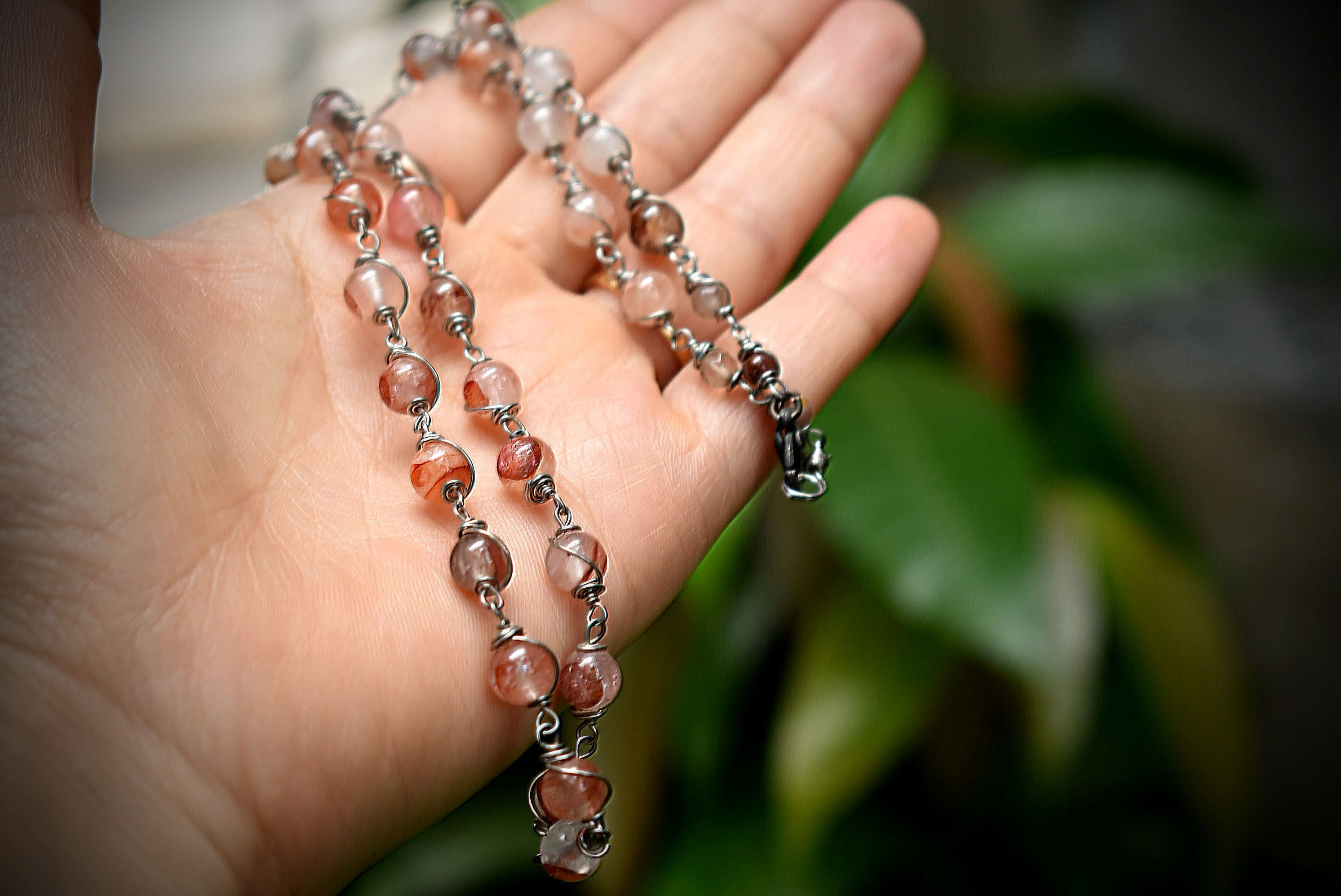 愛らしさひときわ★ストロベリークォーツ★ワイヤービーズネックレスbn017