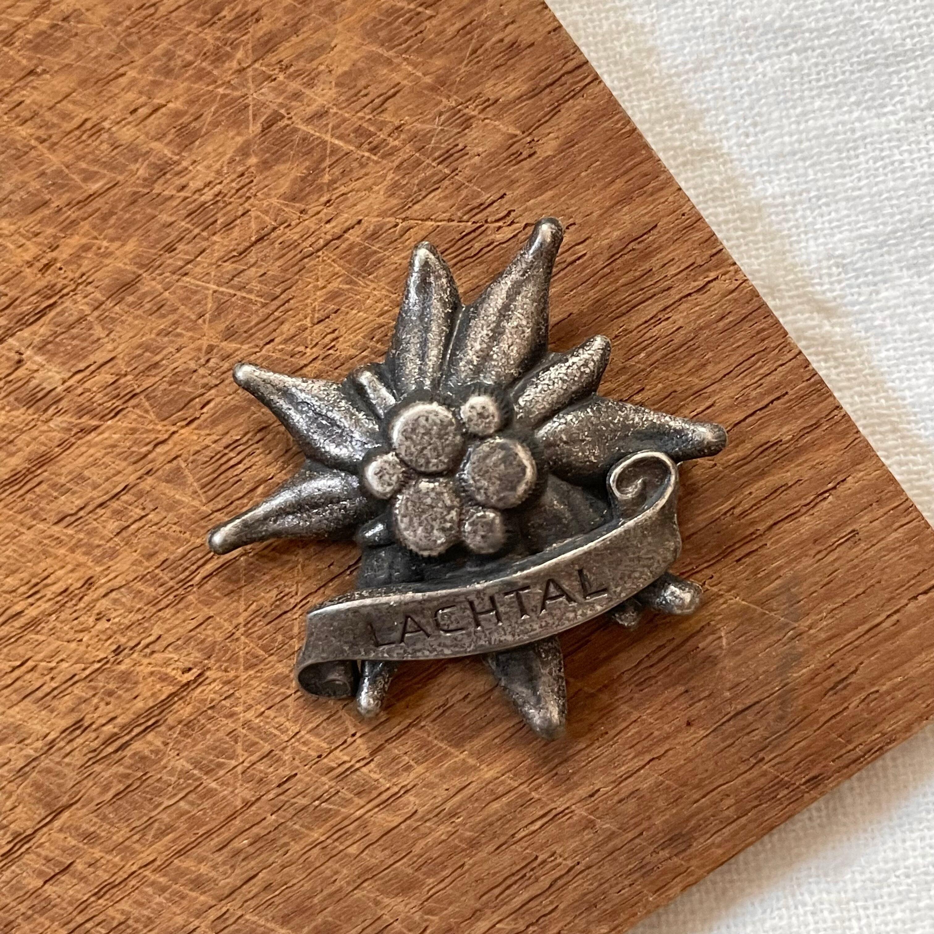 エーデルワイスのブローチ