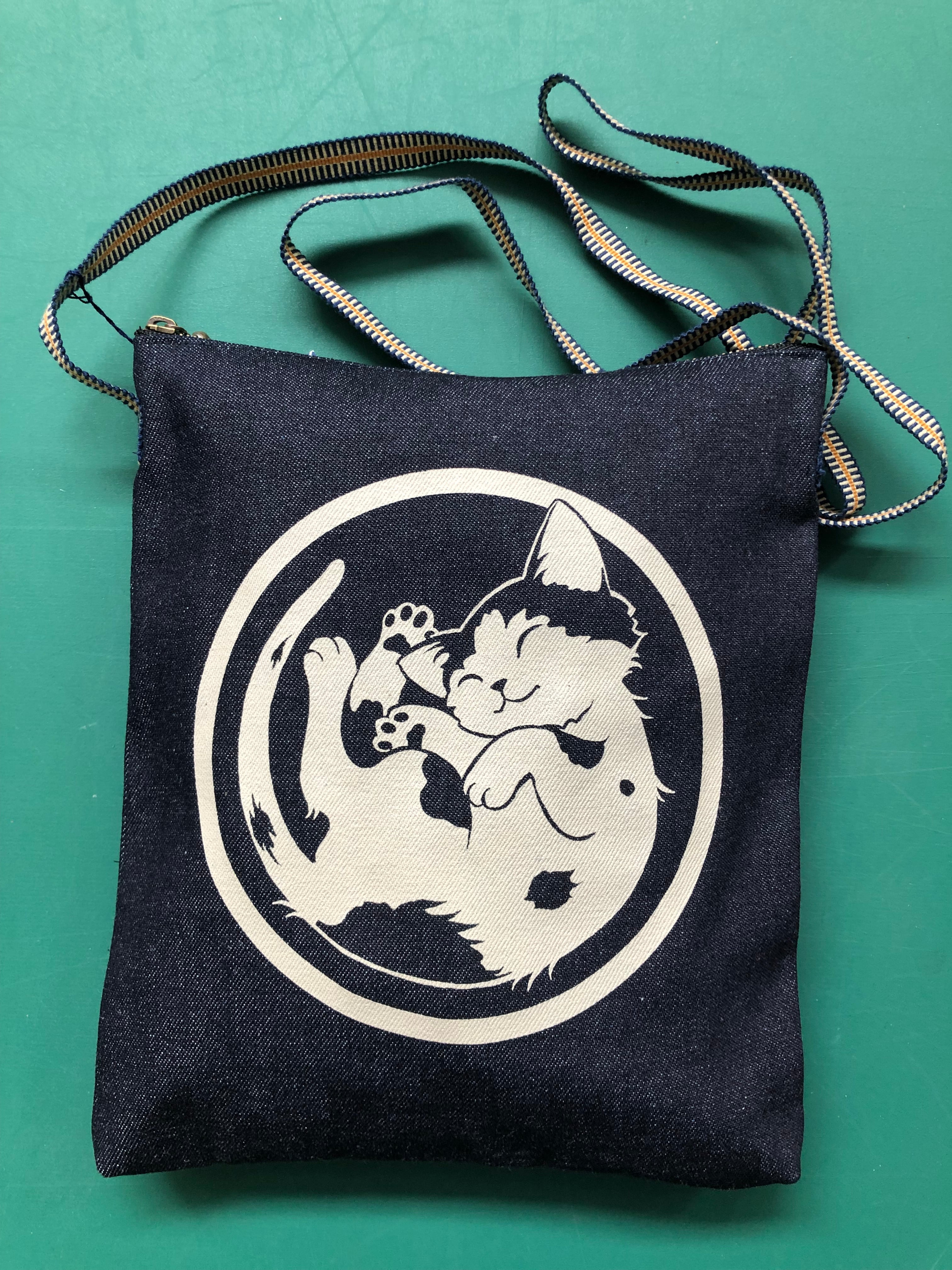 サマーセール☆ハンドメイド☆岡山デニム☆トラ猫☆横長3wayボストンバッグ 岡山デニムを採用した高級感が漂う3WAYバッグを6月14日発売