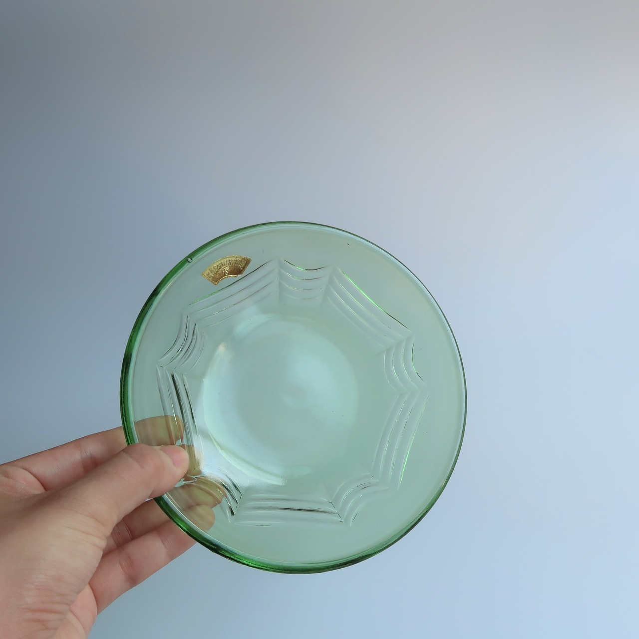 氷のようなガラスの器