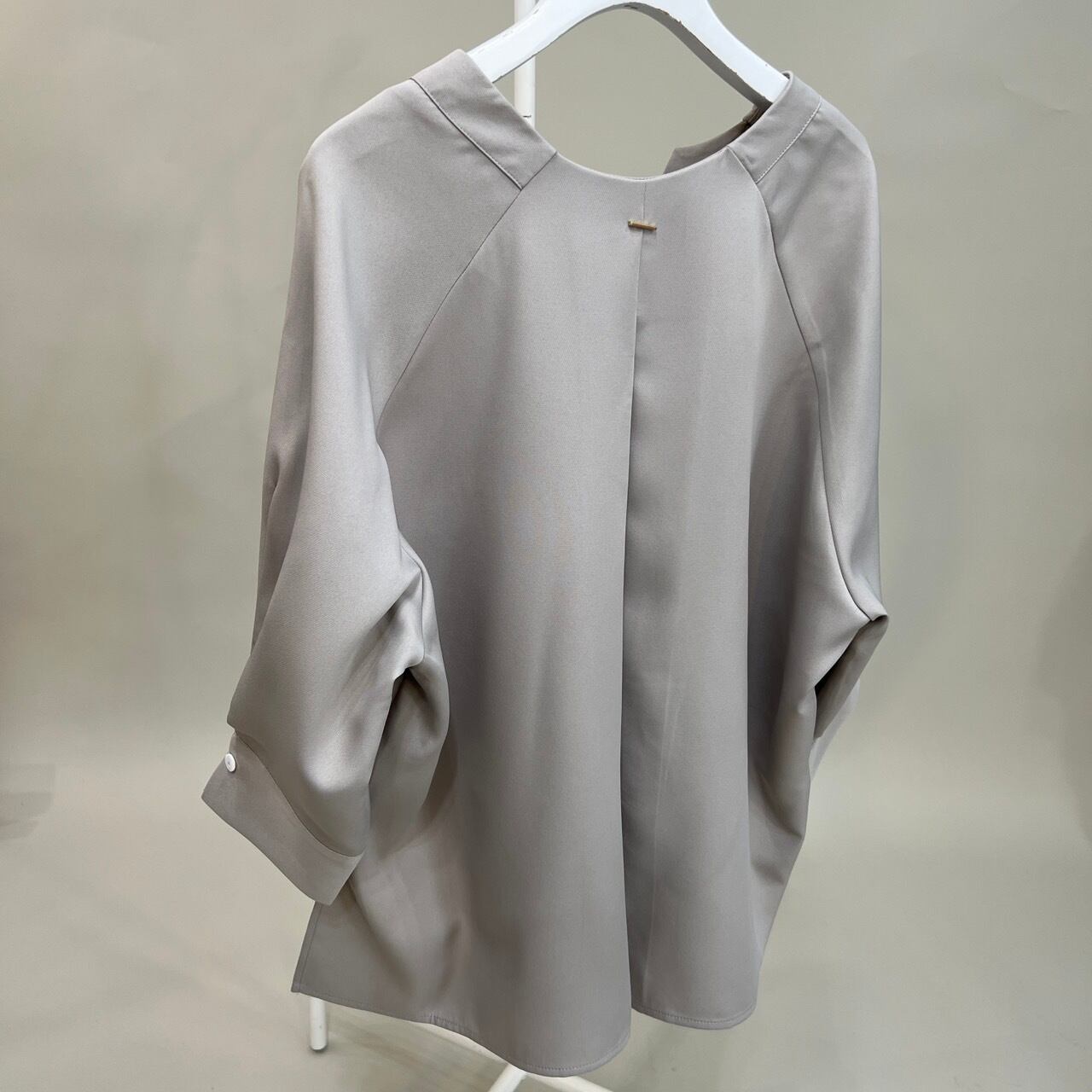 スキッパーブラウス　8900円