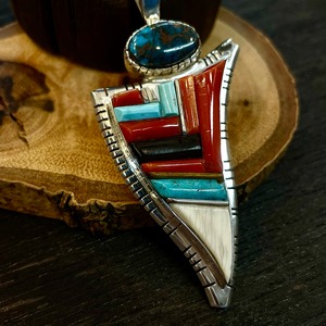 デビットチューン(DavidTune)   ハイグレード ビズビー インレイマルチカラーストーンTOP