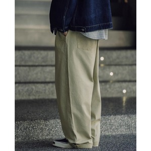 Tucked baggy chino pants 1527