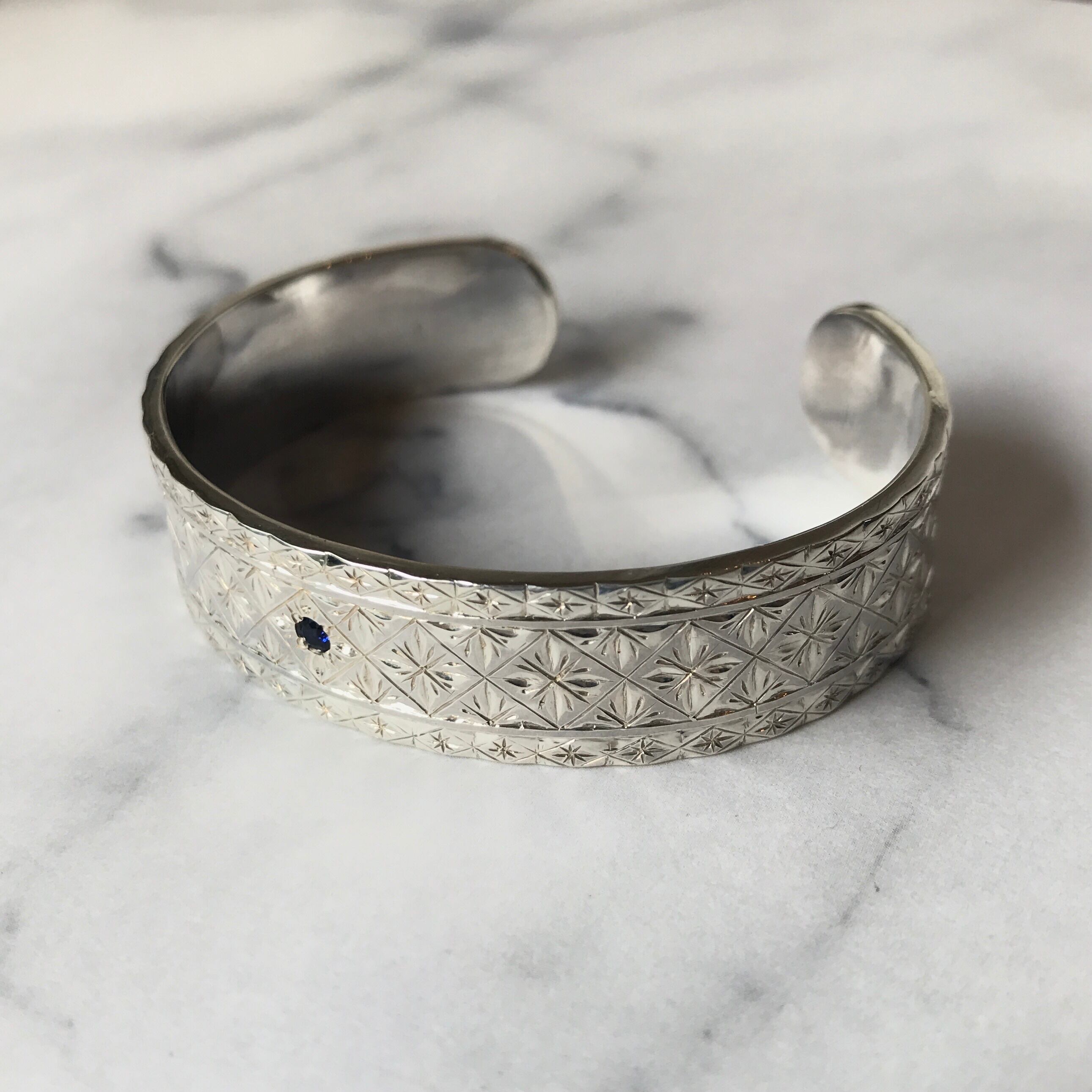 バングル　1点物 一点物』 洋彫りバングル | alonejewelry