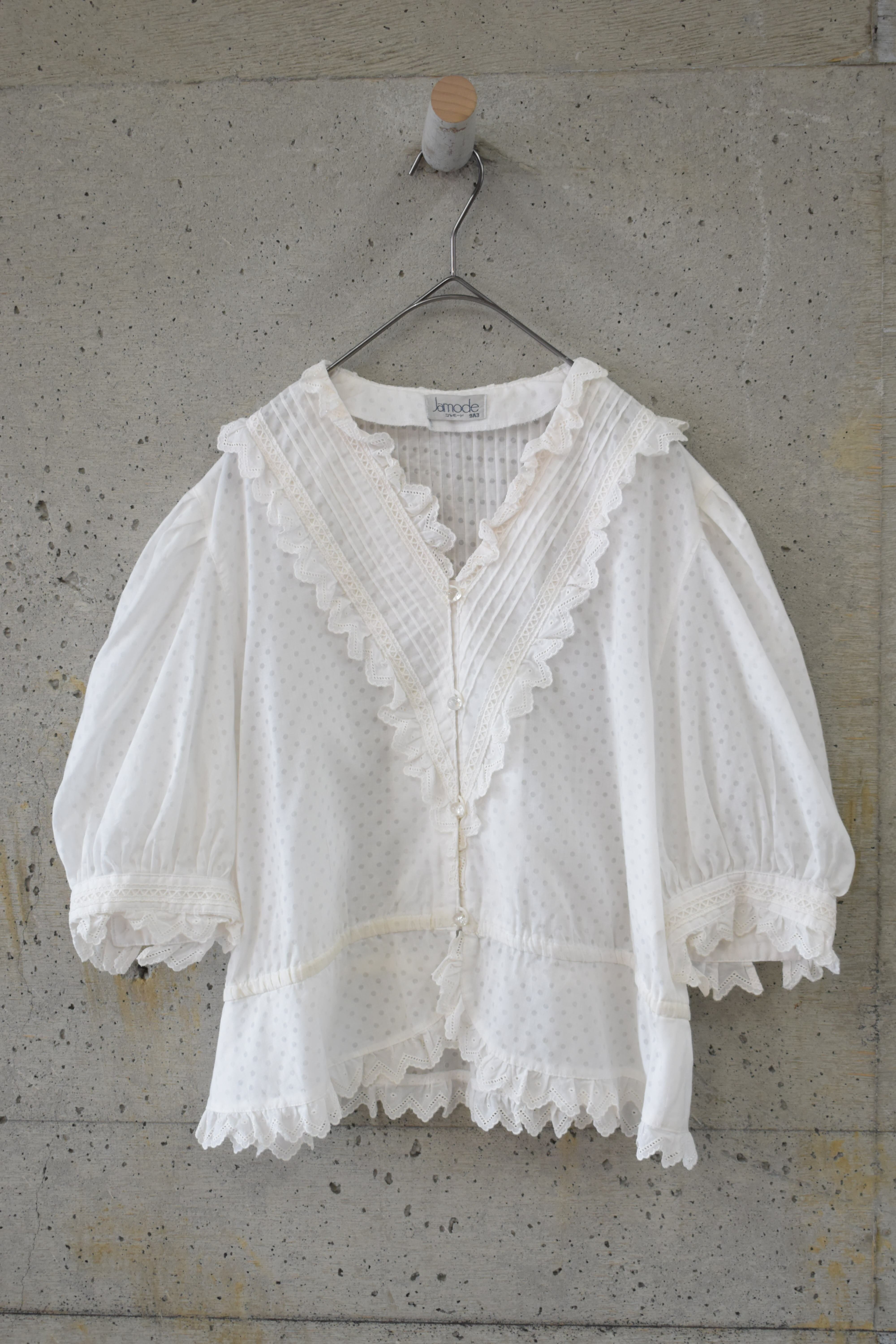 Voluminous-sleeve ruffled V-neck blouse