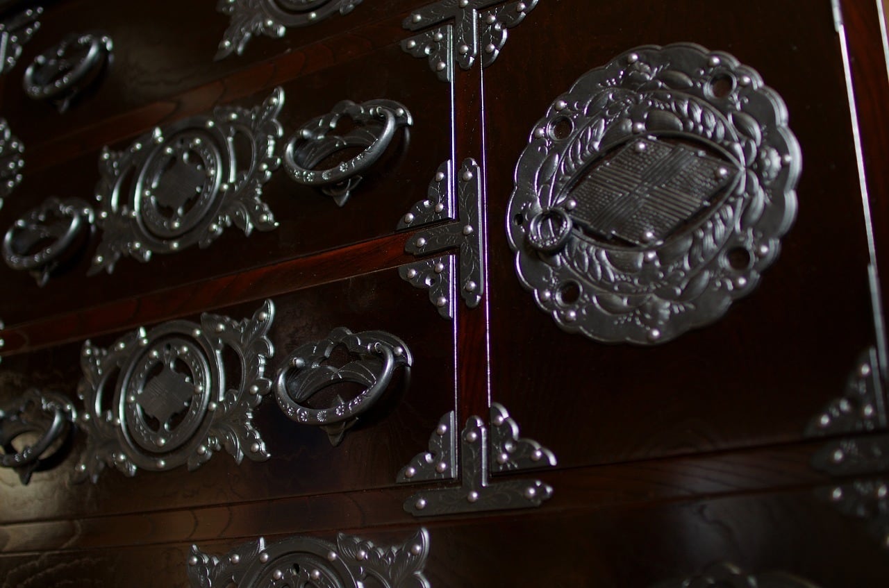 岩谷堂 車箪笥 鍵付き 日本で特注した岩谷堂の車付箪笥の鍵が開かなくなった