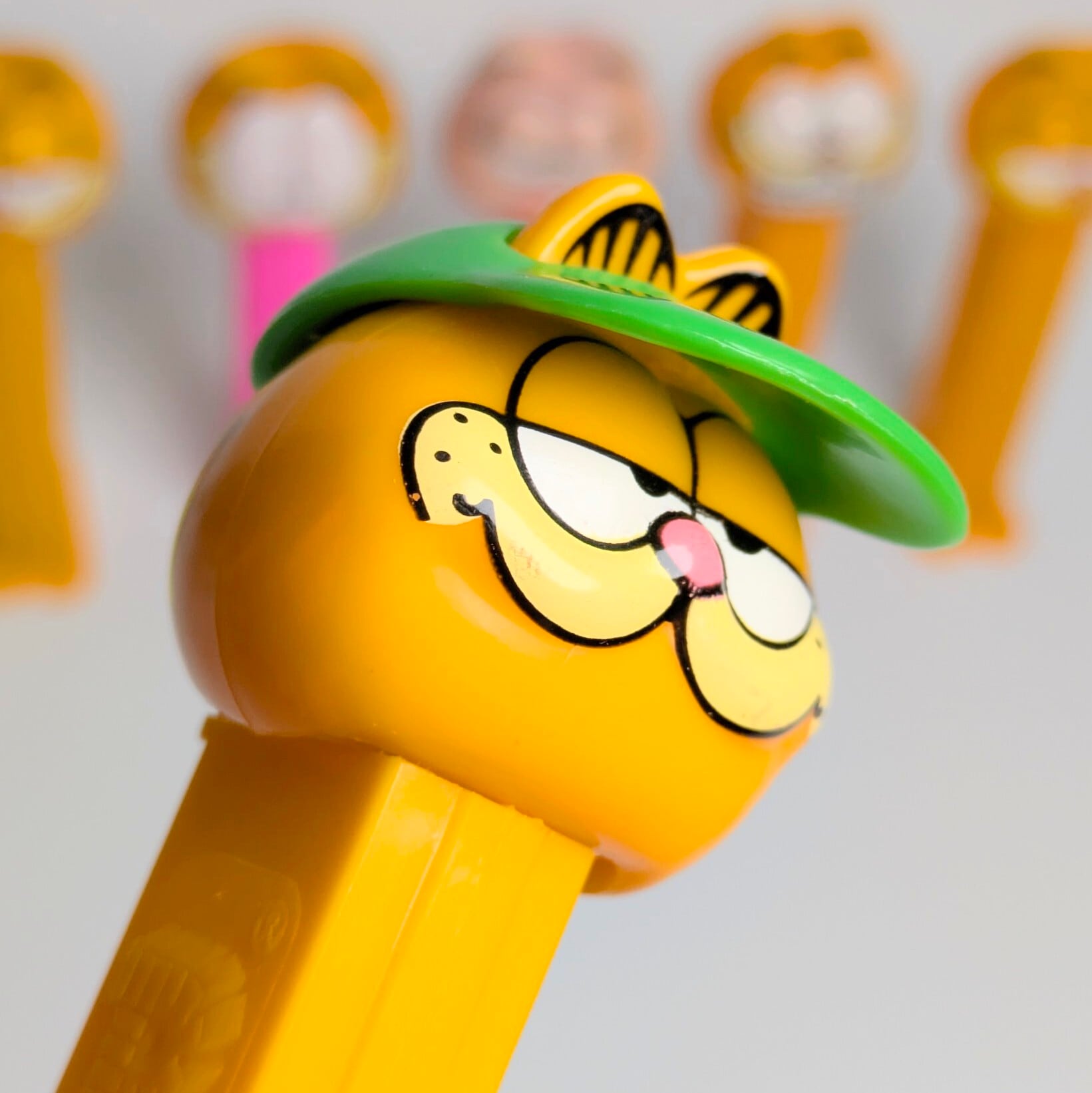 ☆ VINTAGE 90' ☆【 Garfield / ガーフィールド ) 】PEZ / ペッツ 『 ガーフィールド / サンバイザーver. 』 〚アメリカン雑貨 アメトイ〛