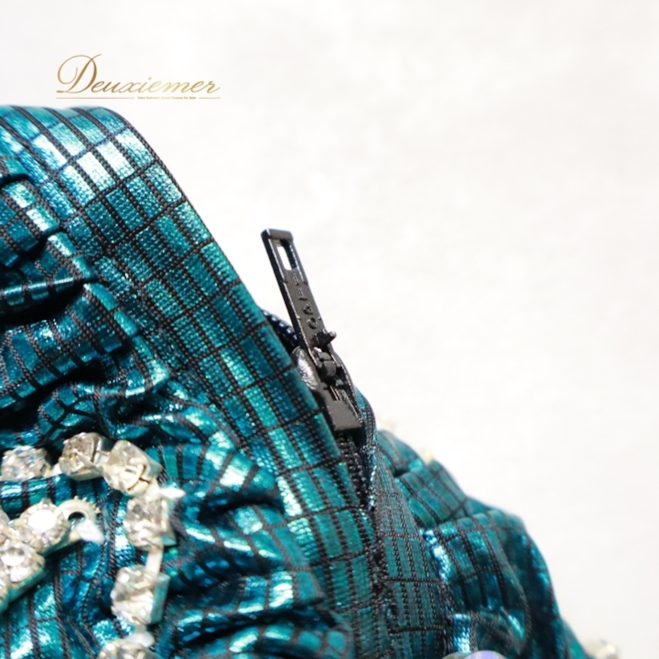 ベリーダンス オリエンタル 衣装 上下セット グリーン系 トップス スカート アーム アーム飾り ラインストーン フリンジ 星 キラキラ 緑 かわいい 光沢 スリット 豪華 装飾 華やか 鮮やか ダンス衣装 イベント ステージ 腕飾り