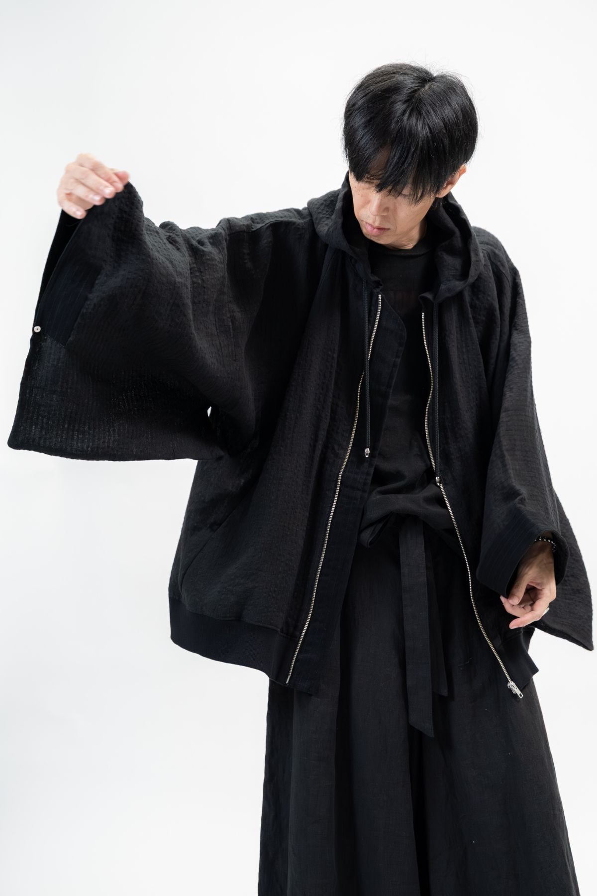 20着限定｜予約販売】夏に羽織る、黒の品格。KIMONOパーカー-涼