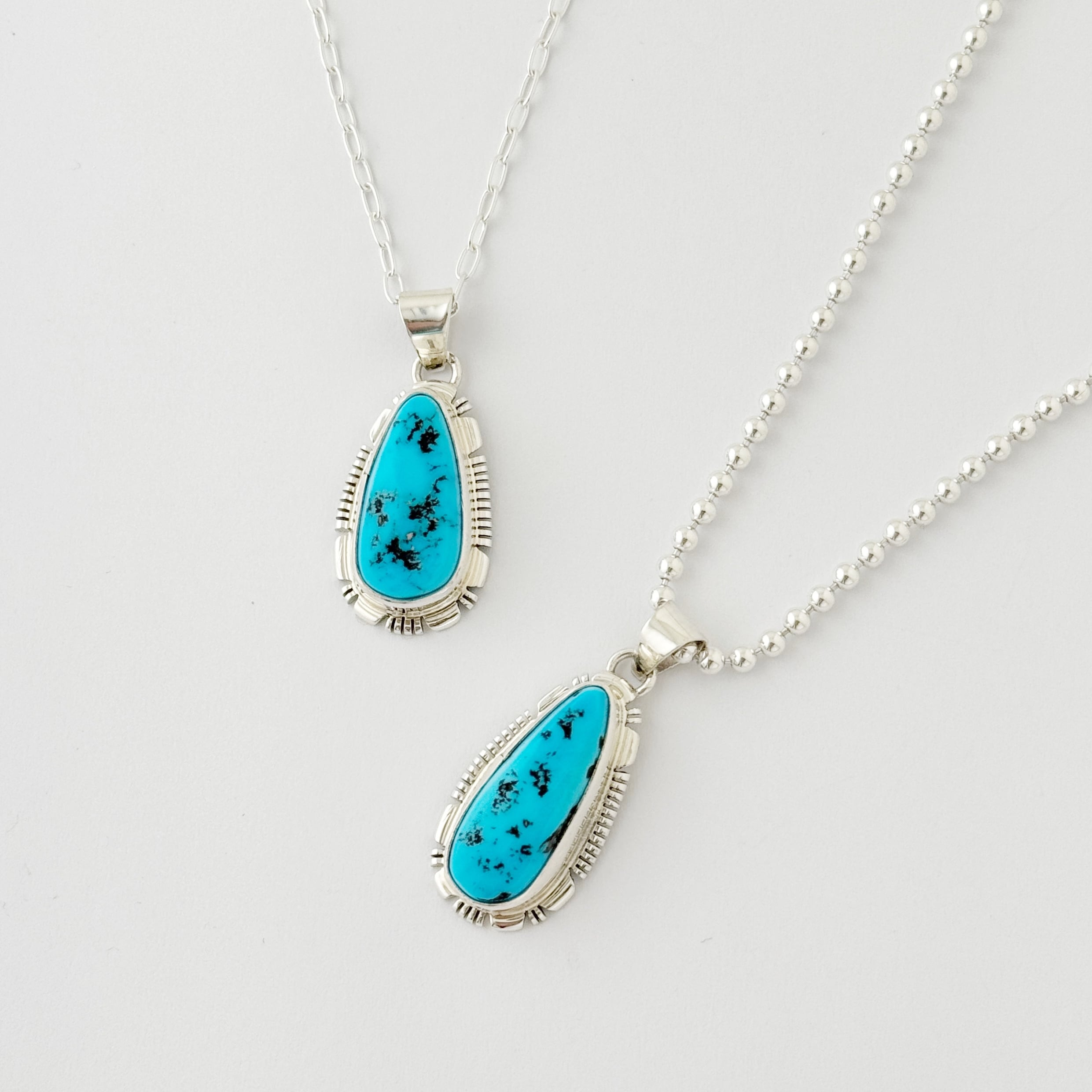 《Indian Jewelry 》JEROLD FRANCISCO作 キングマン ターコイズ ドロップ ペンダント ネックレス (チェーン オプション)