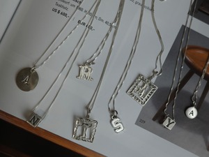 〈vintage〉initial design necklace