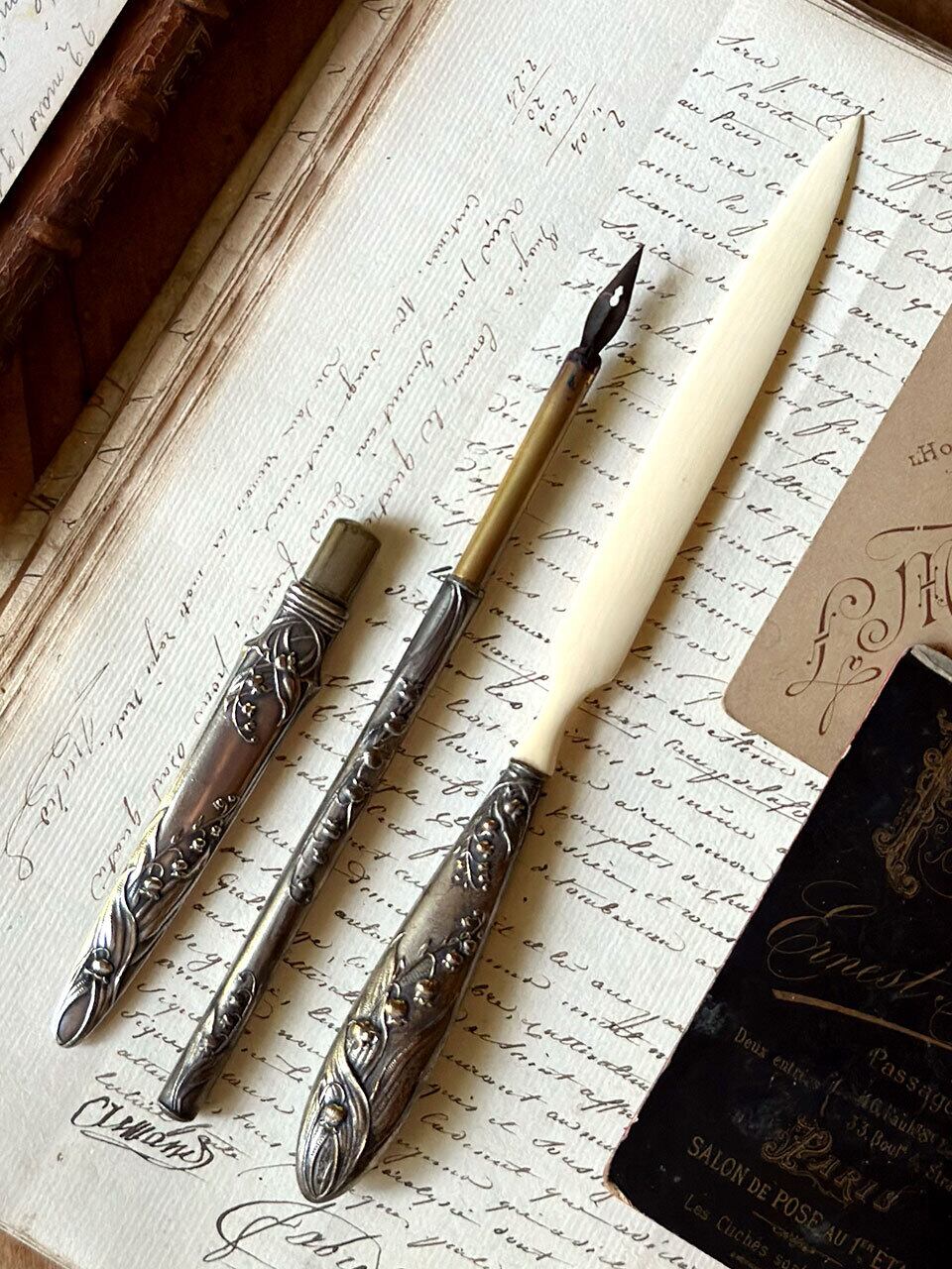 すずらんレリーフレターオープナー&シューボタンフック 2点　フランスアンティーク フランスアンティークシルバーすずらんレリーフのレタリングセット