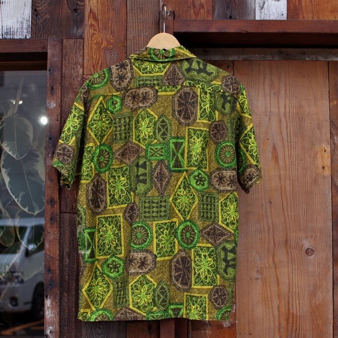 1960s Go Barefoot in Paradise Cotton Hawaiian Shirt / USA